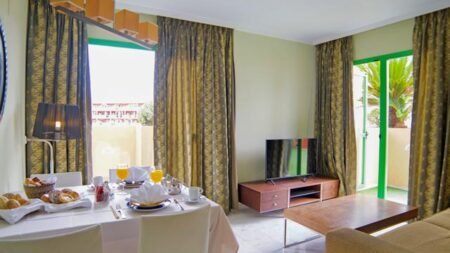 Holiday World Riwo Hotel
