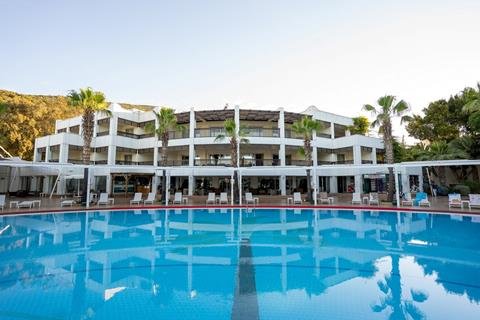 Latanya Beach Resort