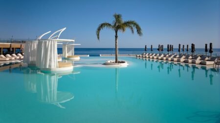 Enorme Santana Island